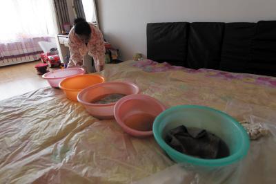 比如楼上漏水，住户失联，小区没物管，业主维权难！律师来支招……